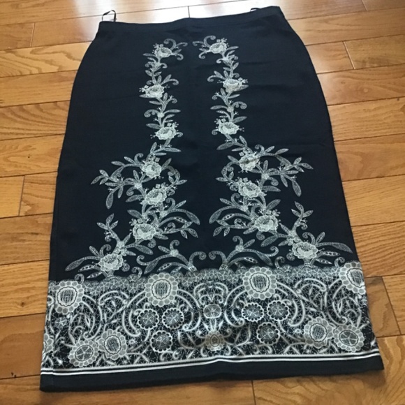 Skirt - Picture 9 of 9